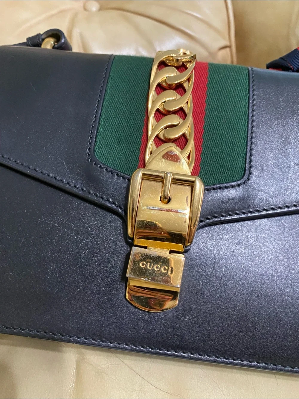 Sale! COA Gucci Sylvie SCUFFS Small Satchel w/Ribbon Strap Black Leather Chain - Picture 4 of 16